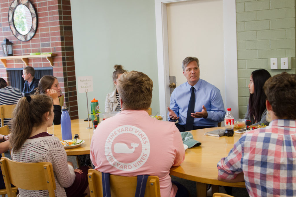 Alumni in Residence Rich Ryan '83 had lunch with students to get to know our community better and share his professional experience.