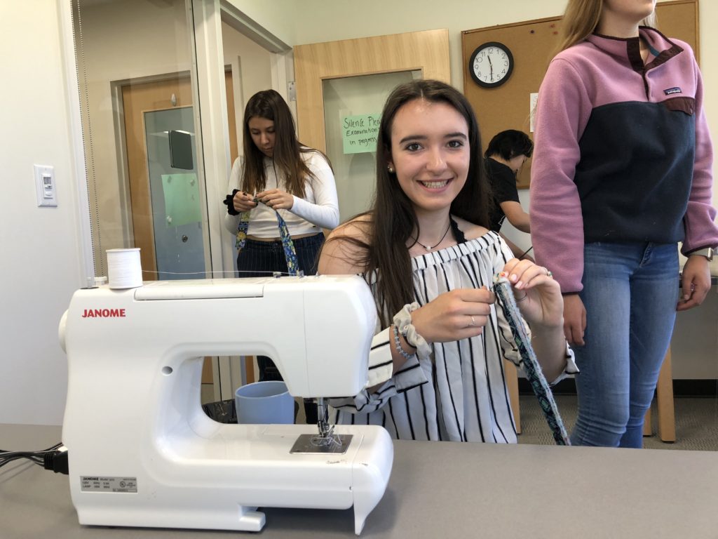 Students make quilted handbags